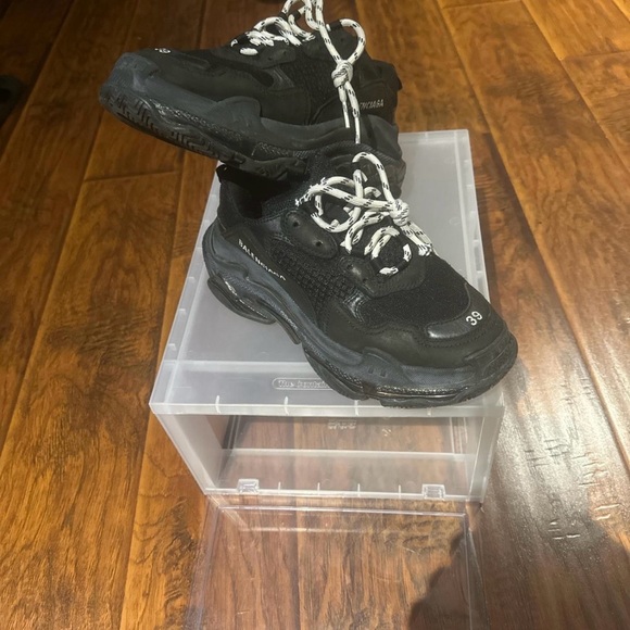 Balenciaga Triple S - Picture 1 of 6